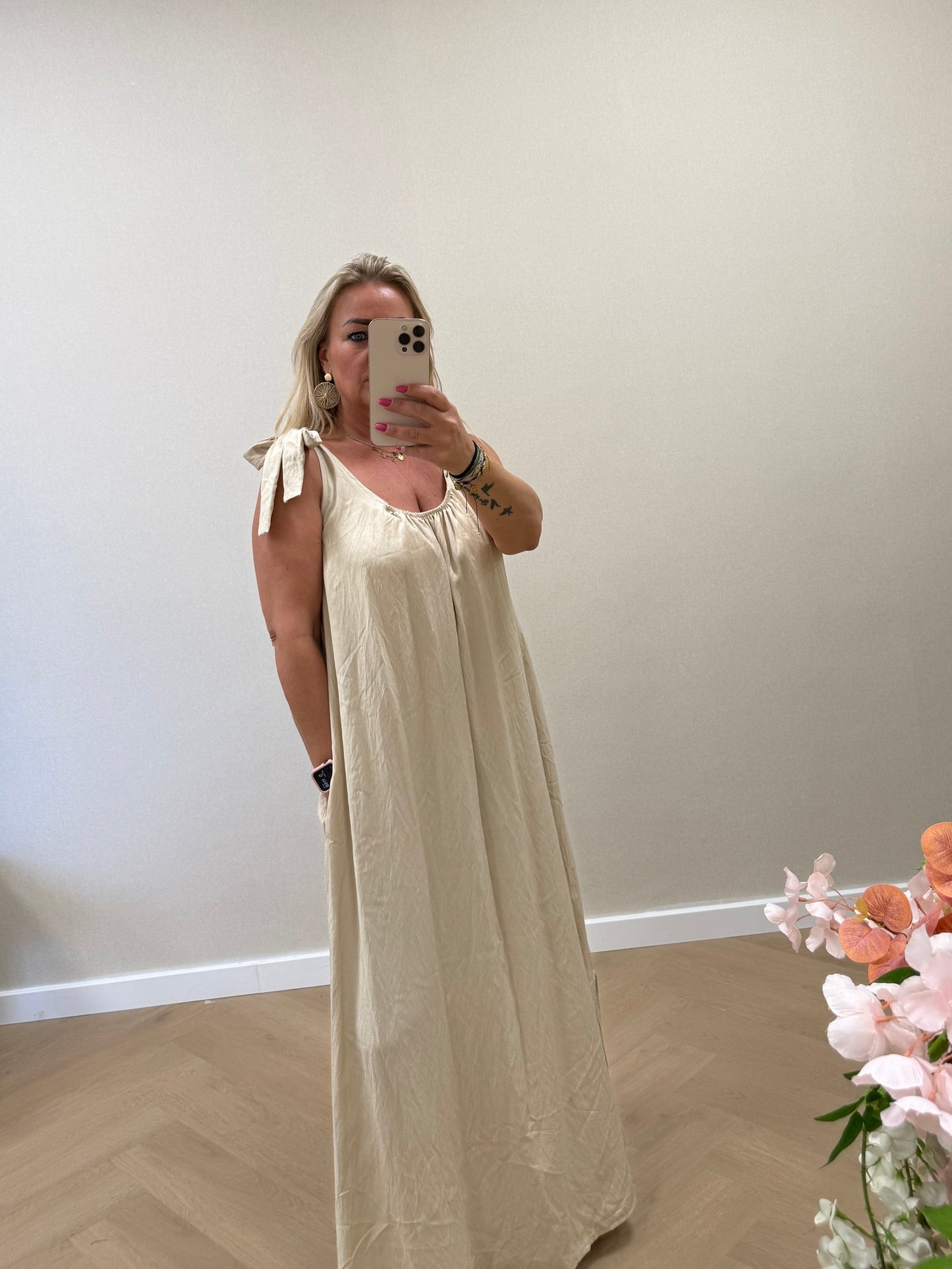 Mio dress creme