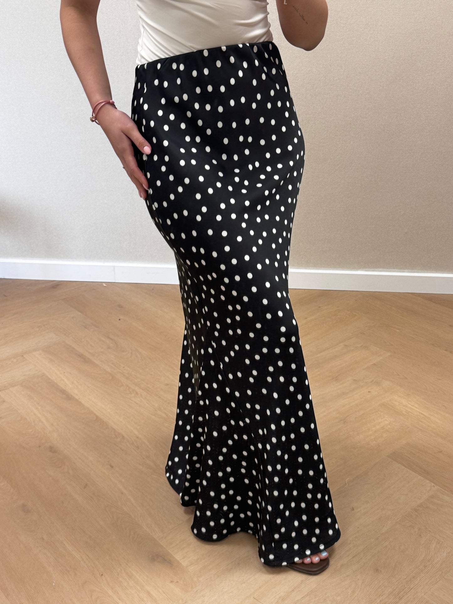 Skirt spot satin
