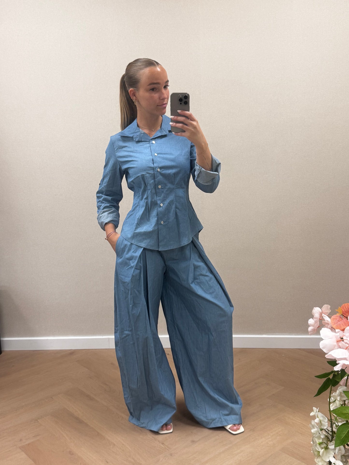 Debbie set