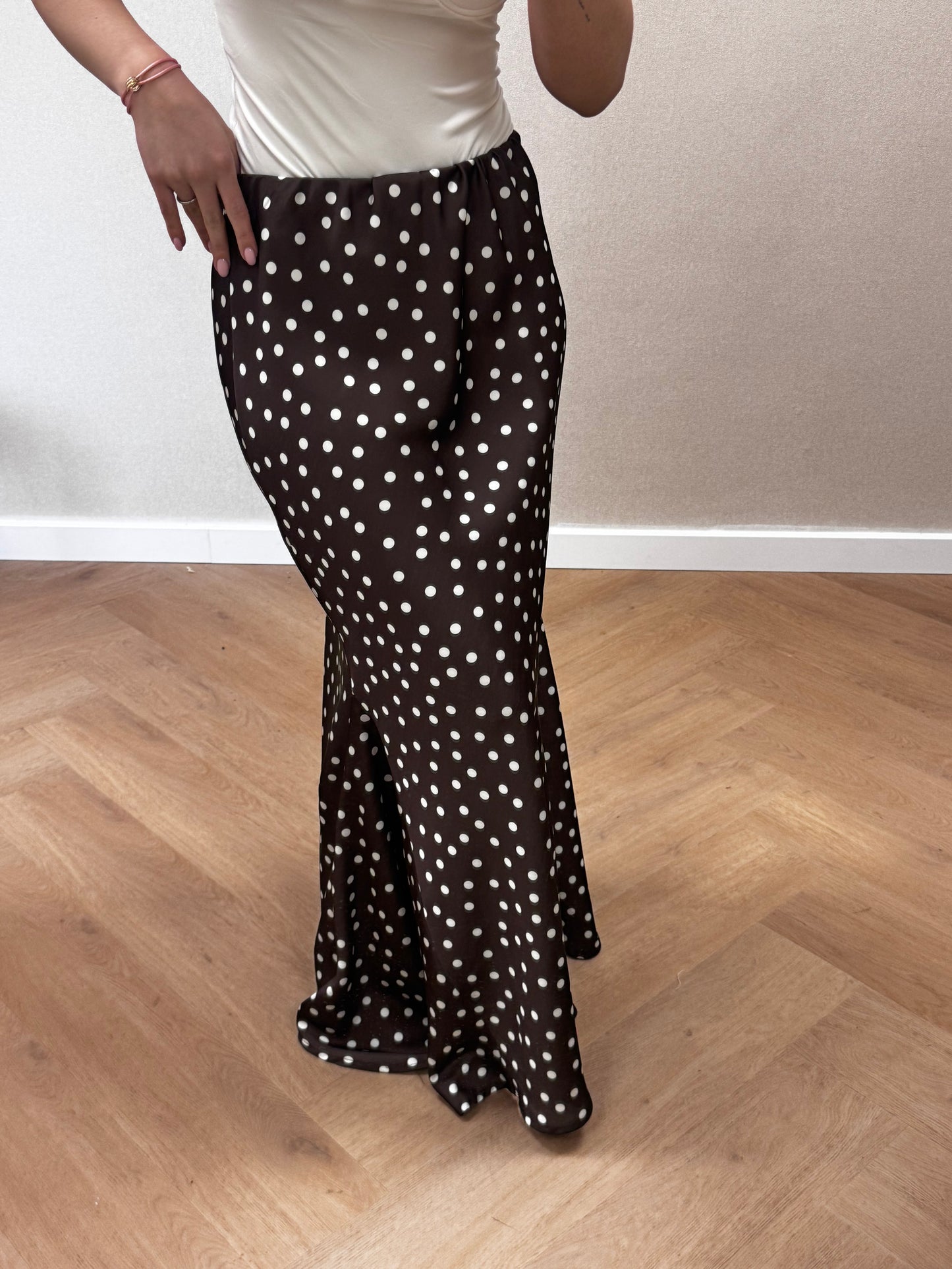Skirt spot satin
