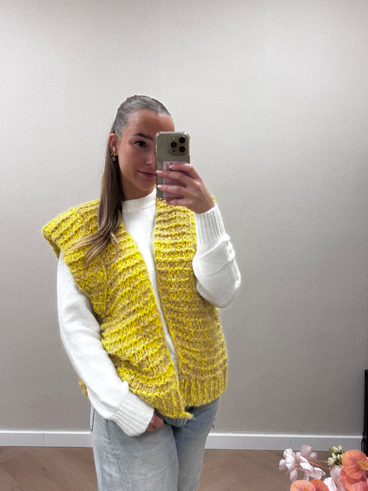 Mila knit gillet - yellow